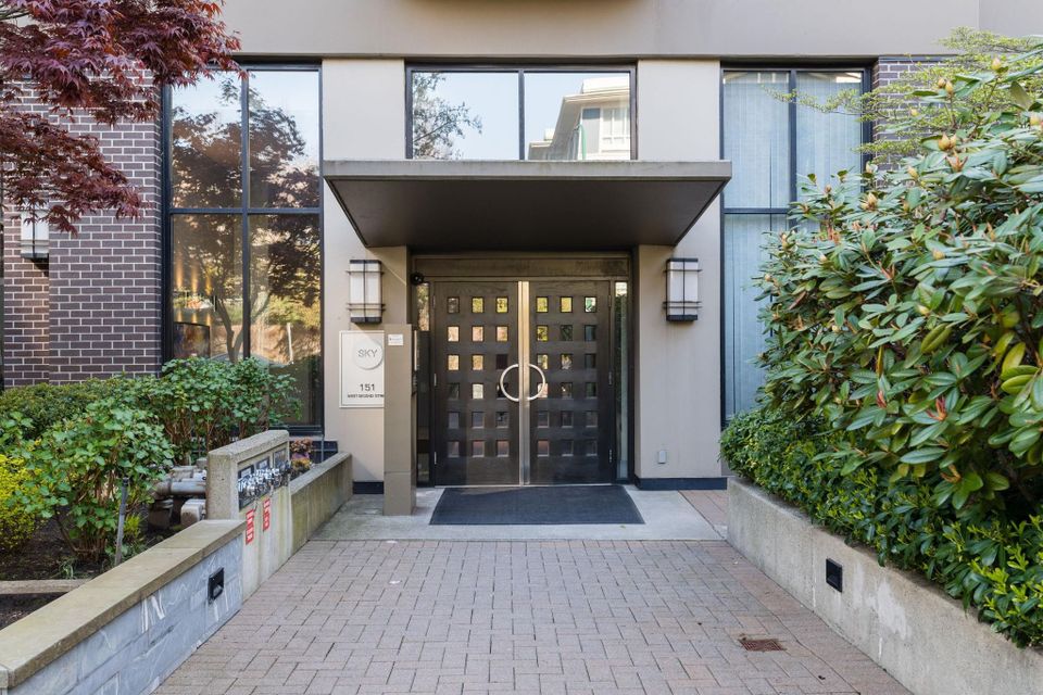 151-w-2nd-street-lower-lonsdale-north-vancouver-04