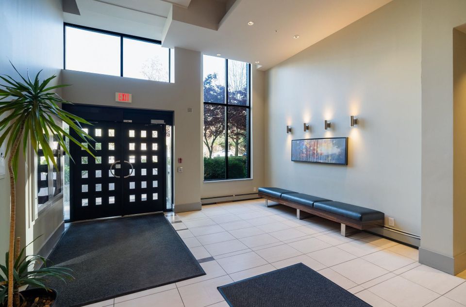 151-w-2nd-street-lower-lonsdale-north-vancouver-05