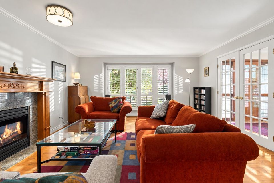 3373-huntleigh-court-windsor-park-nv-north-vancouver-05