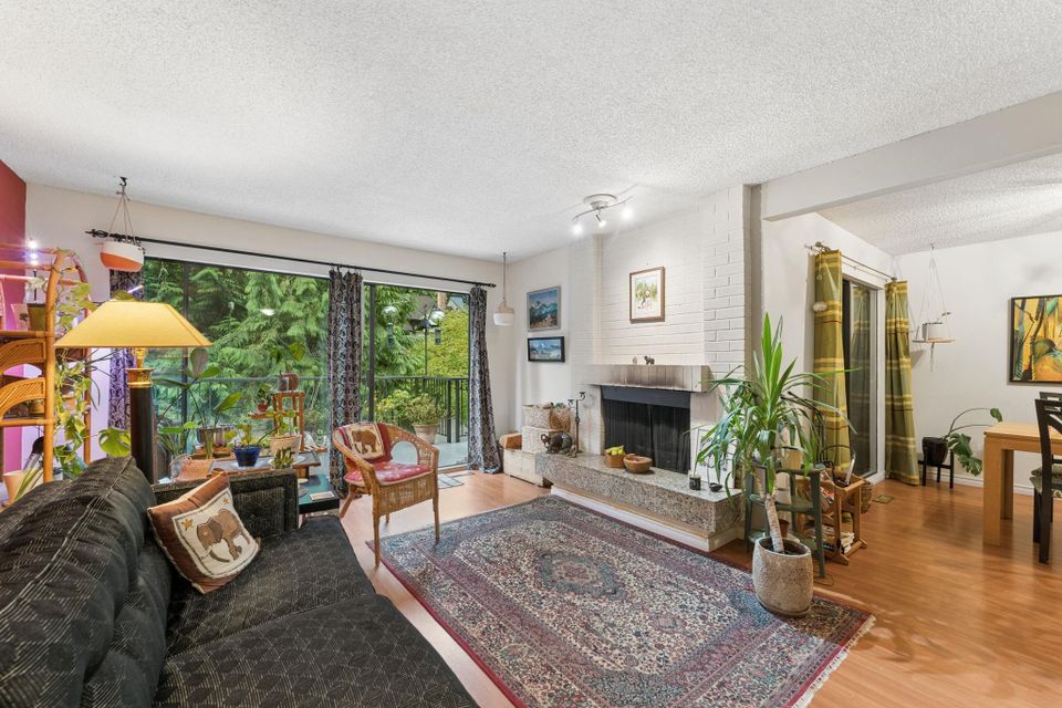 834-hendecourt-road-princess-park-north-vancouver-01