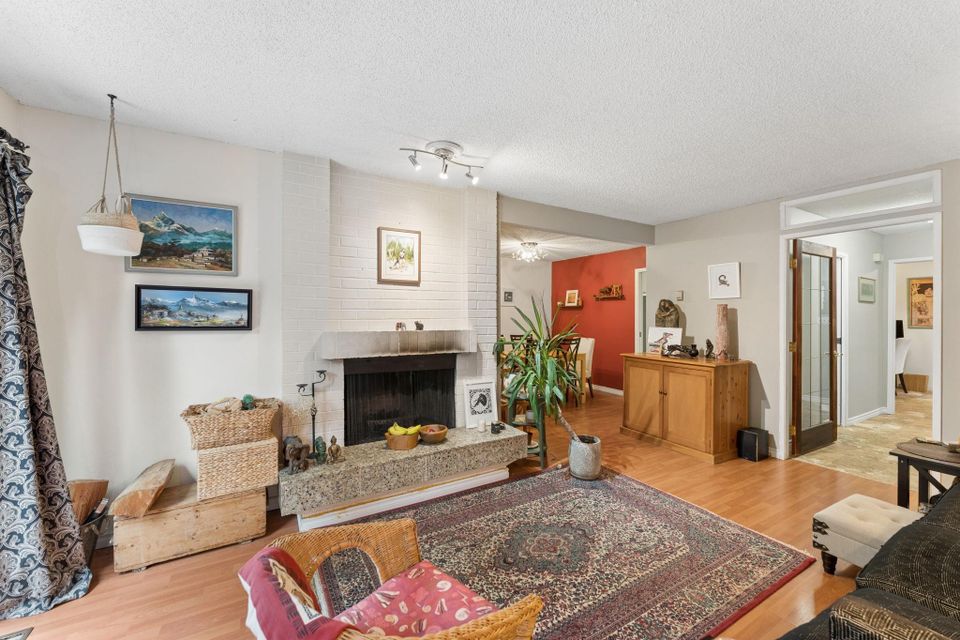 834-hendecourt-road-princess-park-north-vancouver-04