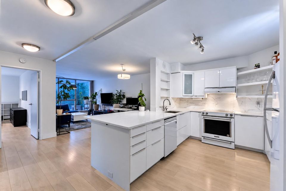 2024-fullerton-avenue-pemberton-nv-north-vancouver-01