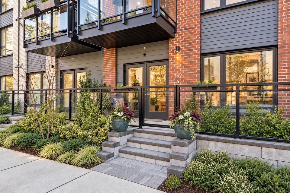 545-e-2nd-street-lower-lonsdale-north-vancouver-01