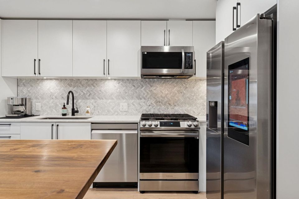 545-e-2nd-street-lower-lonsdale-north-vancouver-05