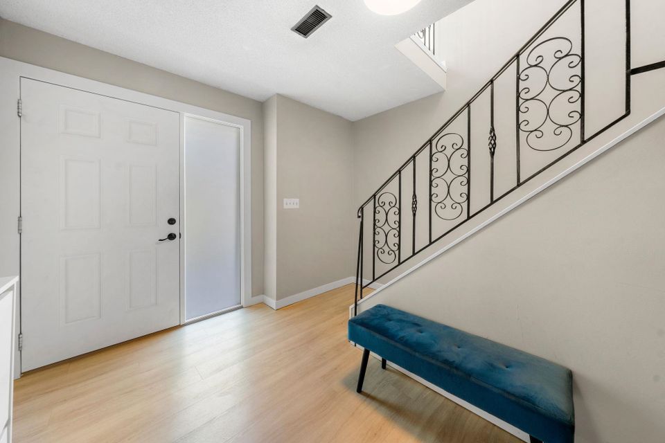 2763-violet-street-blueridge-nv-north-vancouver-05