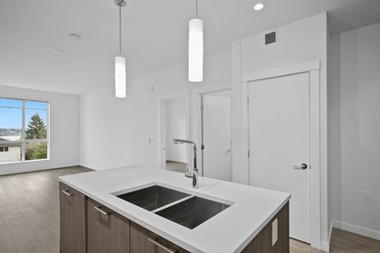 625-e-3rd-street-lower-lonsdale-north-vancouver-03