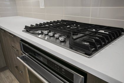 625-e-3rd-street-lower-lonsdale-north-vancouver-04