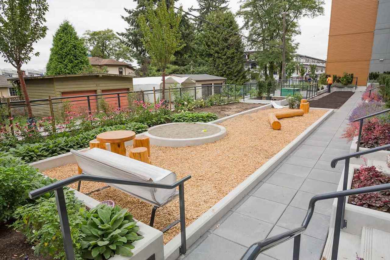 625-e-3rd-street-lower-lonsdale-north-vancouver-11 at 105 - 625 E 3rd Street, Lower Lonsdale, North Vancouver 625-e-3rd-street-lower-lonsdale-north-vancouver-11 at 105 - 625 E 3rd Street, Lower Lonsdale, North Vancouver