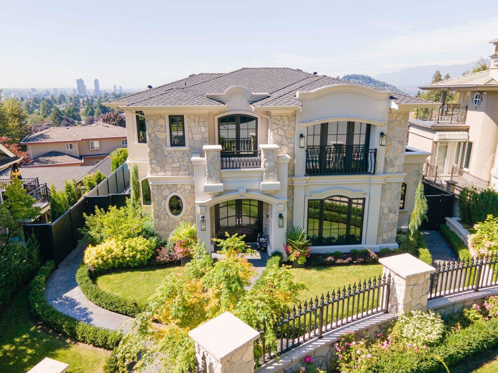 1wwhkhiw at 909 Burnwood Avenue, Simon Fraser Univer., Burnaby North