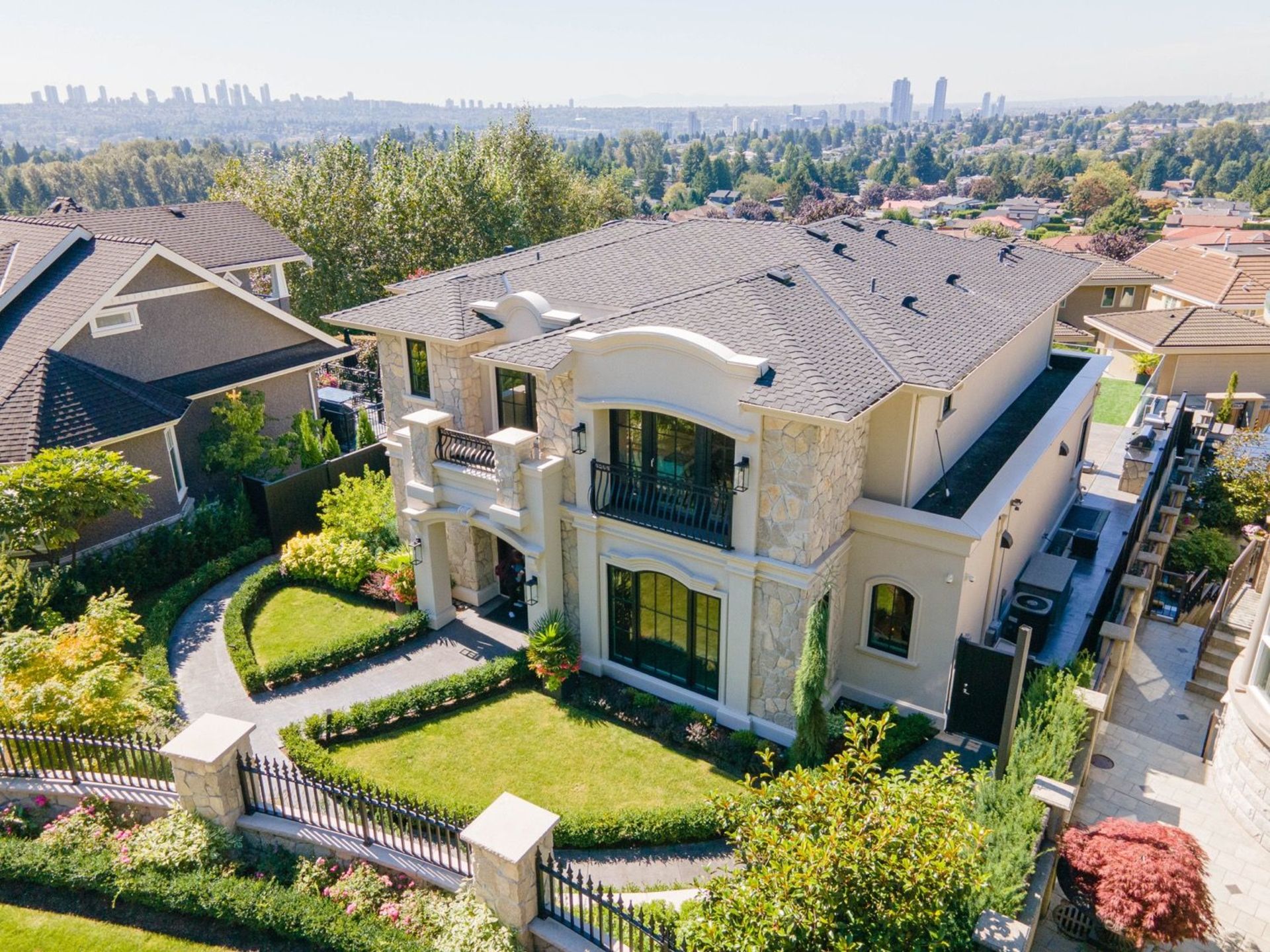 o0gn8f5i at 909 Burnwood Avenue, Simon Fraser Univer., Burnaby North