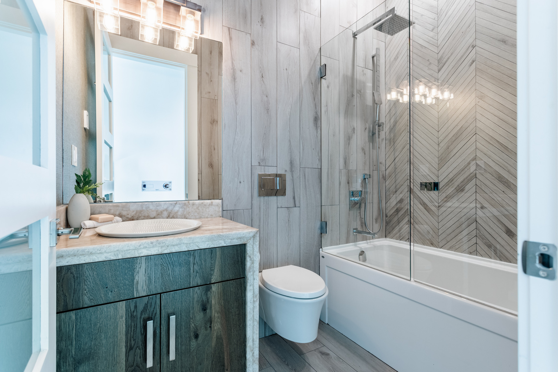 bb14 at 4207 Graveley Street, Willingdon Heights, Burnaby North