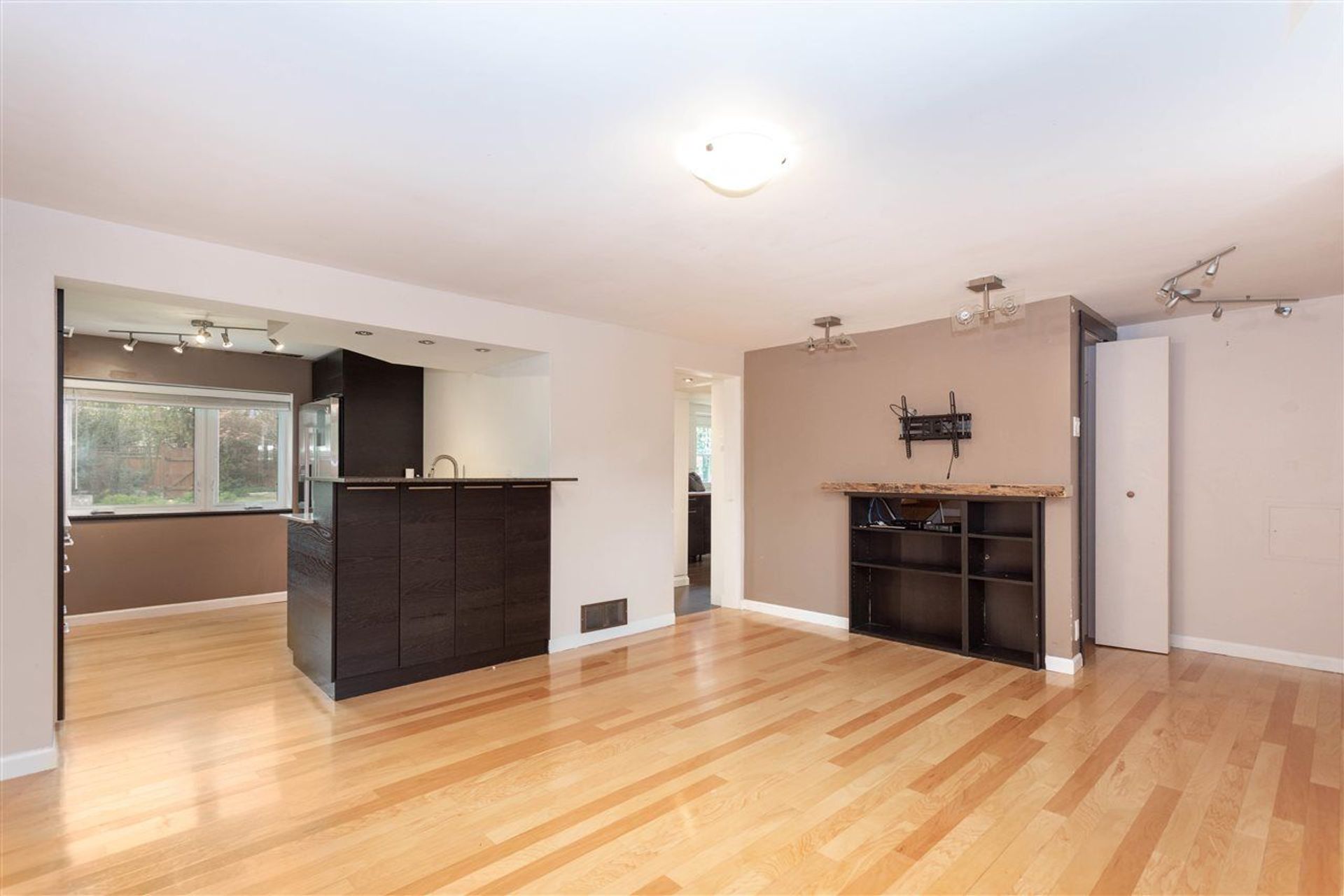 923-smith-avenue-coquitlam-west-coquitlam-12 at 923 Smith Avenue, Coquitlam West, Coquitlam