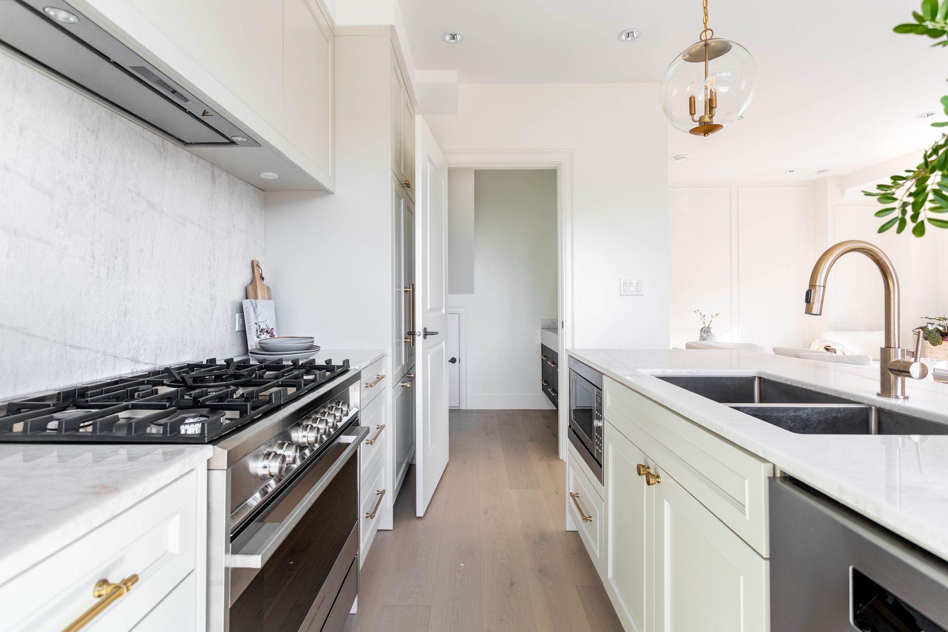 dxs26 at 986 Renfrew Street, Renfrew VE, Vancouver East