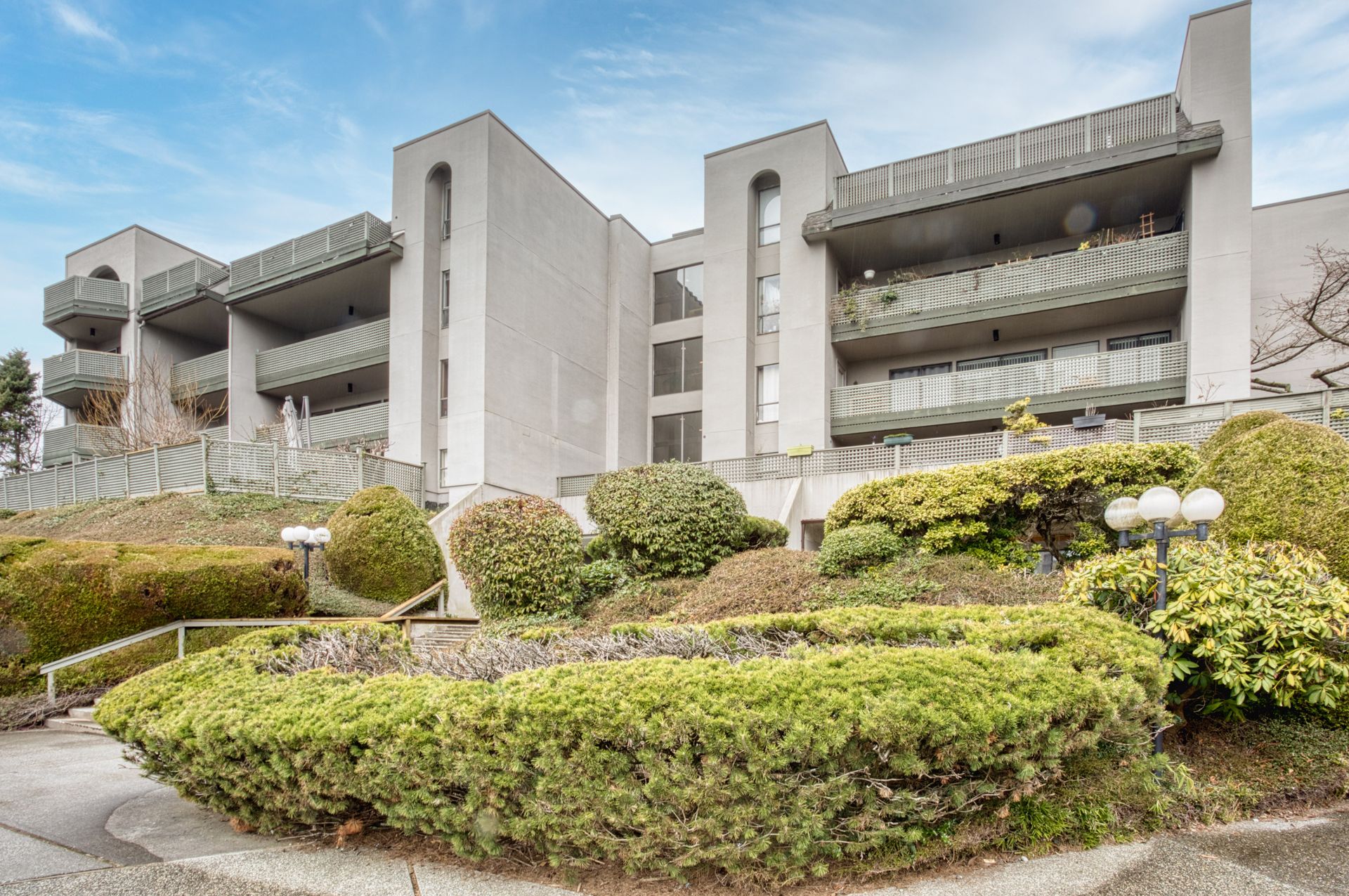 102 - 4941 Lougheed Highway, Brentwood Park, Burnaby North 