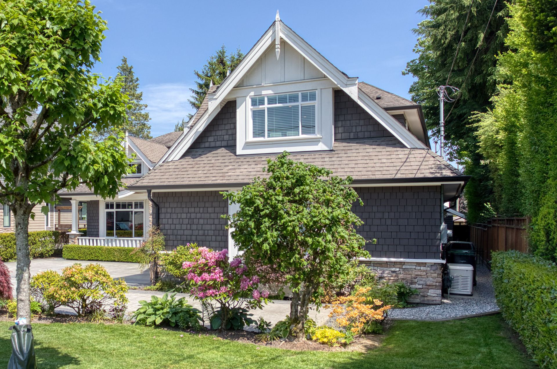 macs2 at 965 Macintosh Street, Harbour Chines, Coquitlam