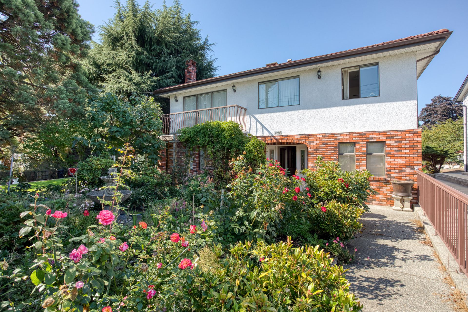 sus1 at 7295 Sussex Avenue, Metrotown, Burnaby South