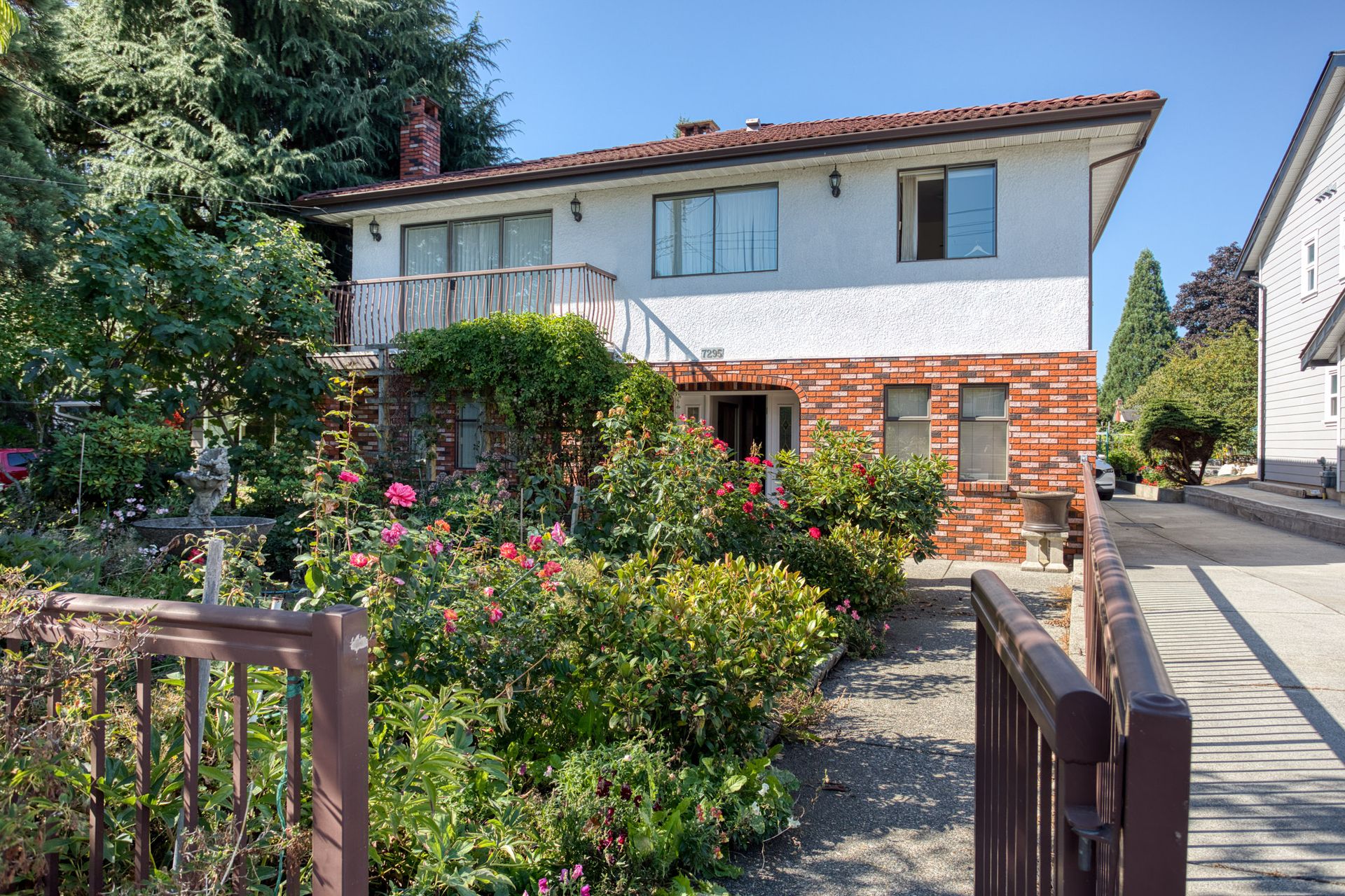 sus2 at 7295 Sussex Avenue, Metrotown, Burnaby South