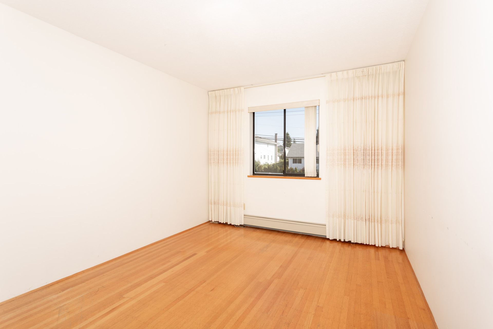 sus28 at 7295 Sussex Avenue, Metrotown, Burnaby South
