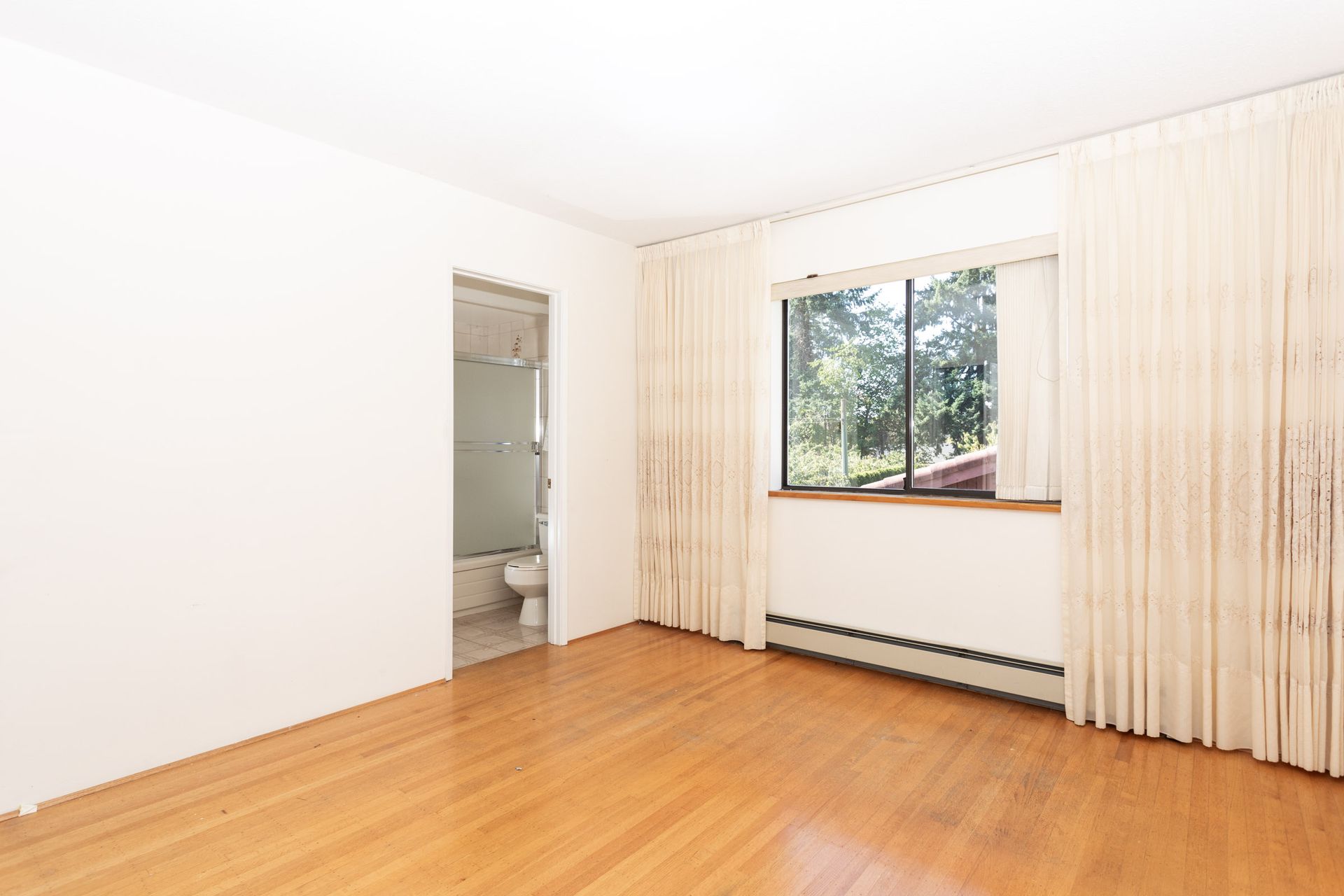 sus31 at 7295 Sussex Avenue, Metrotown, Burnaby South