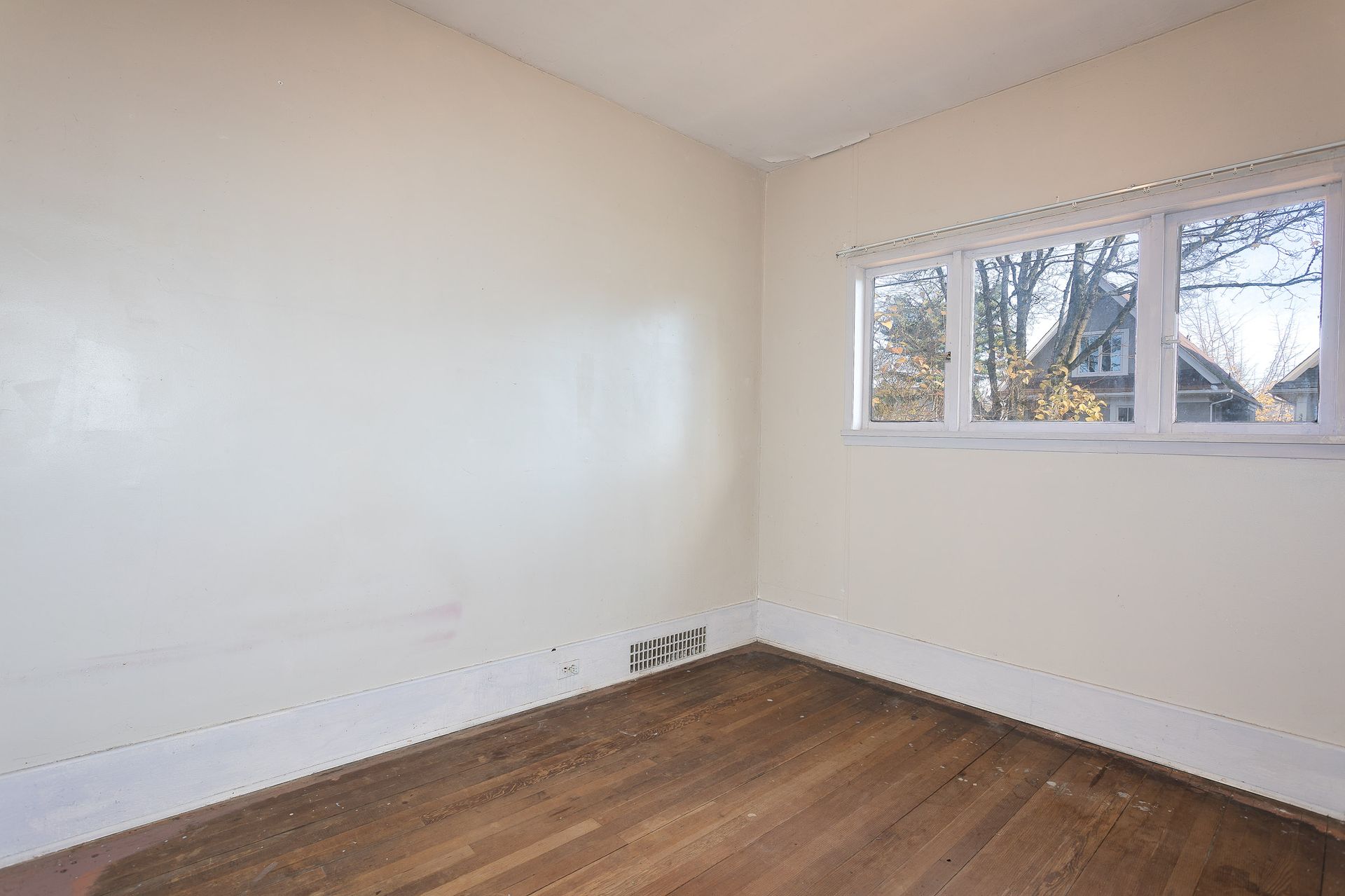 queb5 at 3477 Quebec Street, Main, Vancouver East