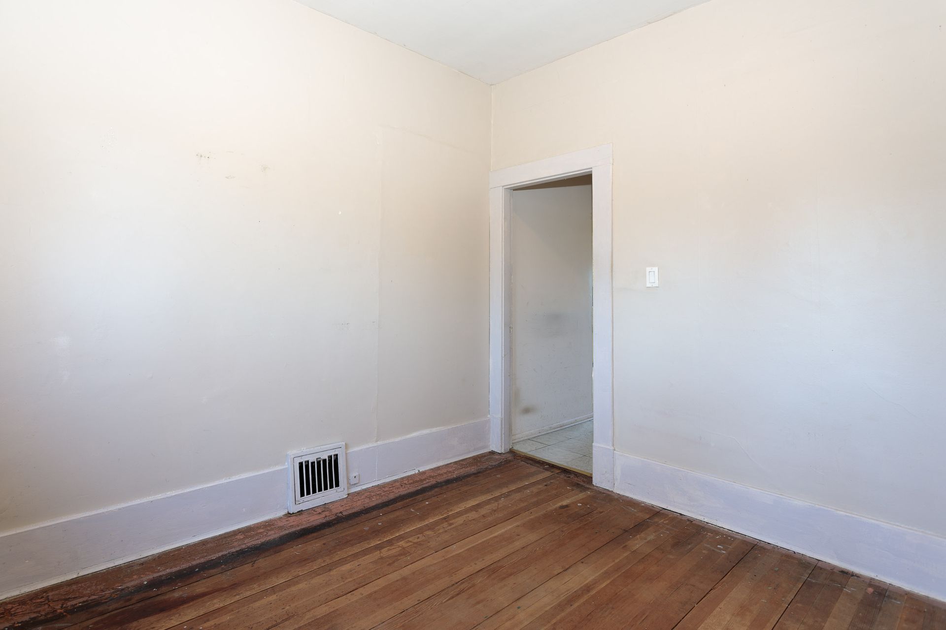 queb6 at 3477 Quebec Street, Main, Vancouver East