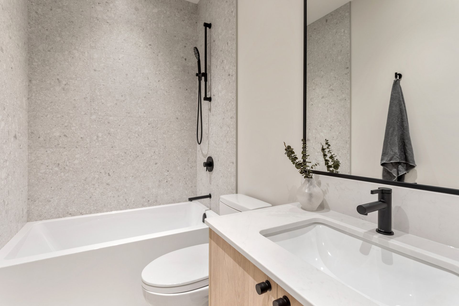 r1-34 at 135 Ranelagh Avenue, Capitol Hill BN, Burnaby North