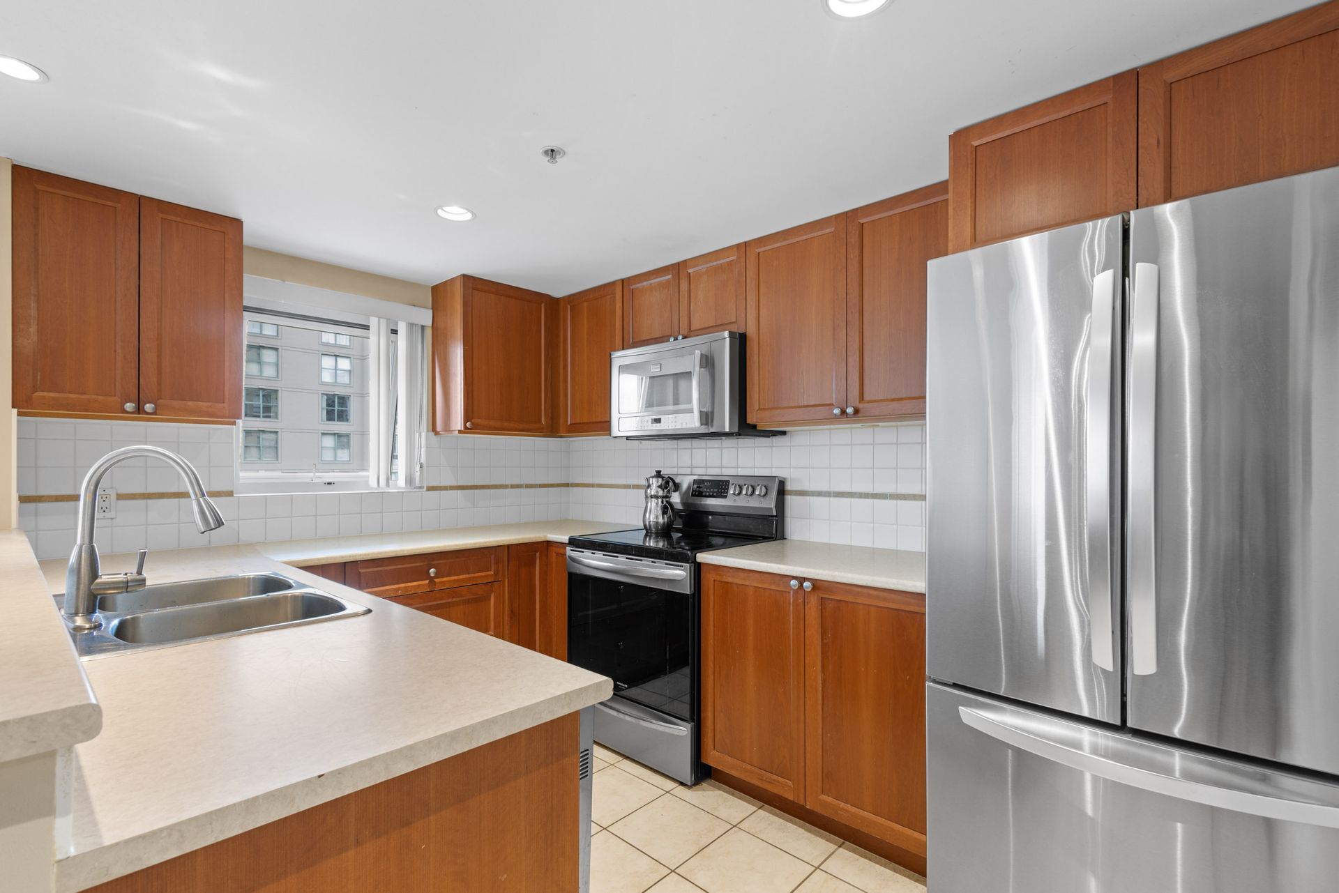 gfd28 at 903 - 235 Guildford Way, North Shore Pt Moody, Port Moody