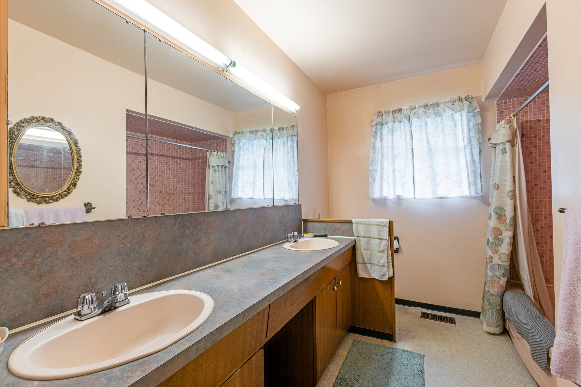 mac_4 at 892 Macintosh Street, Harbour Chines, Coquitlam