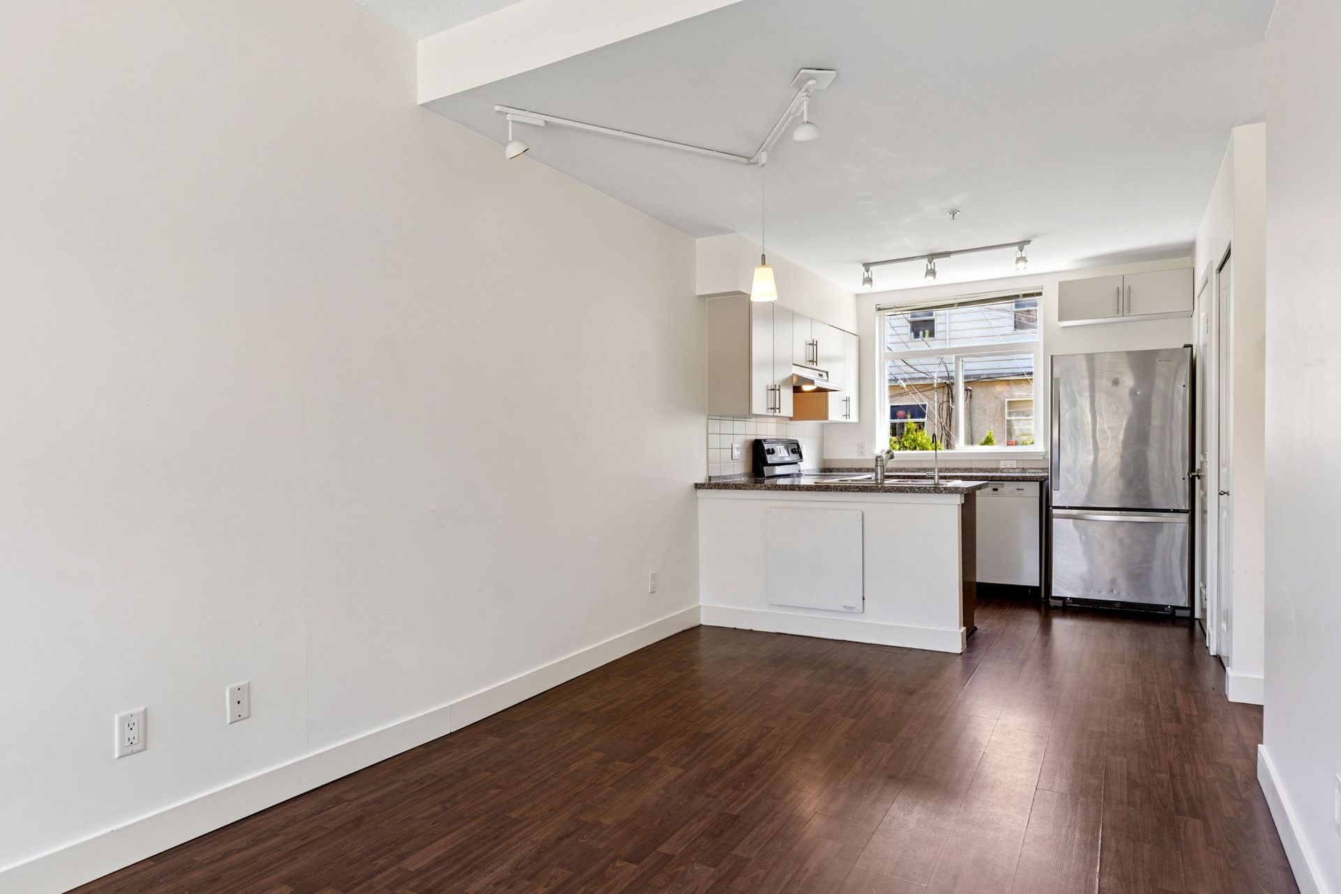 11-web-or-mls-011 at 204 - 5632 Kings Road, University VW, Vancouver West