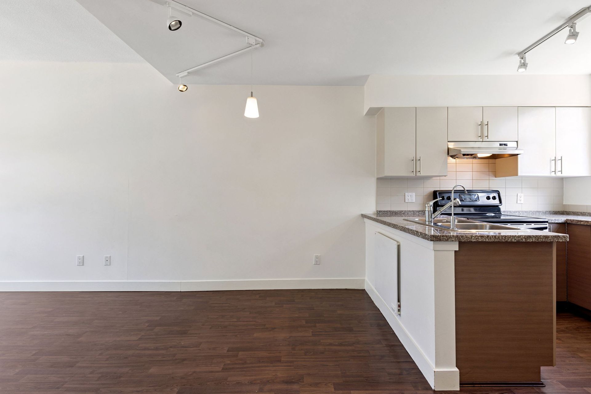 12-web-or-mls-012 at 204 - 5632 Kings Road, University VW, Vancouver West