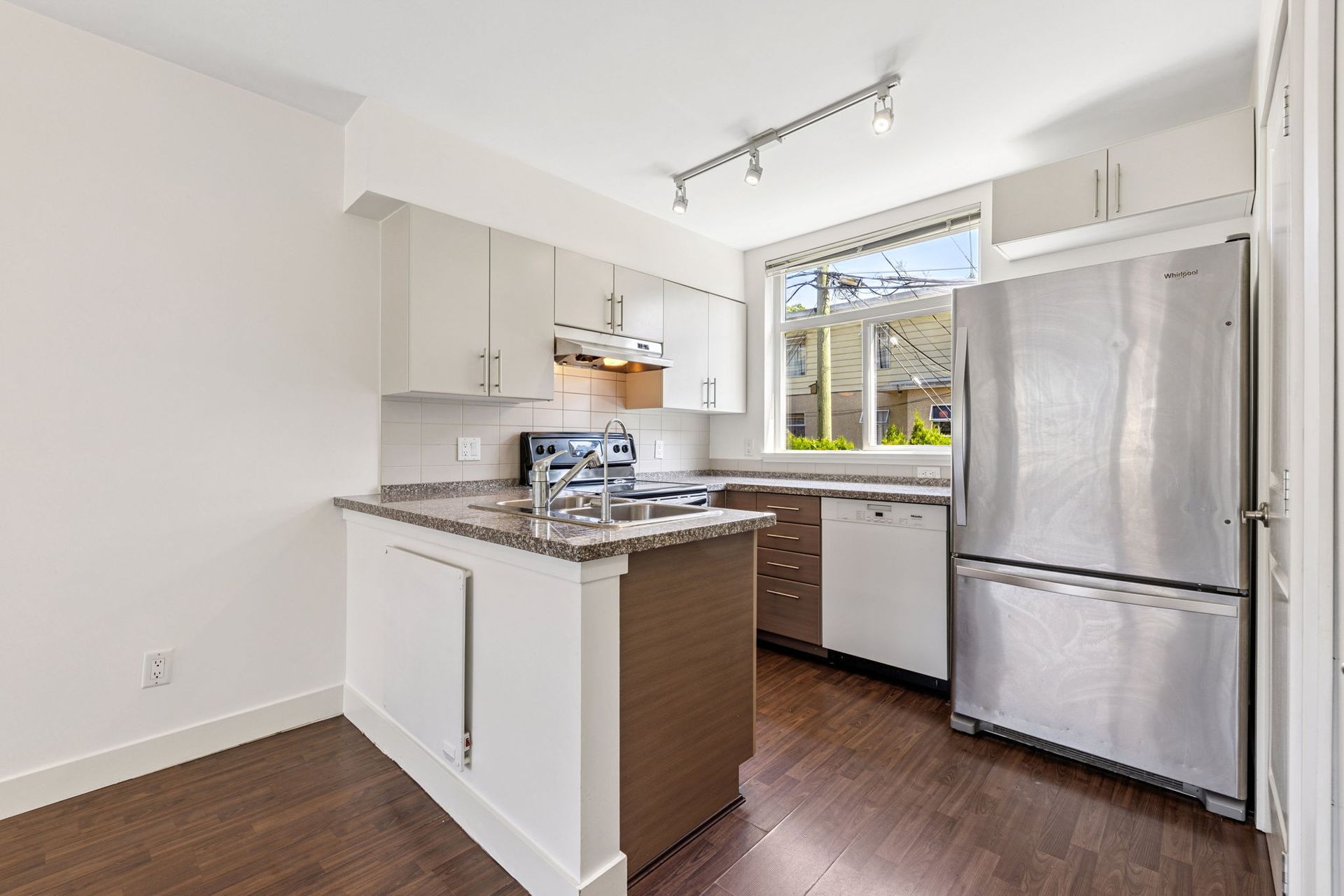 13-web-or-mls-013 at 204 - 5632 Kings Road, University VW, Vancouver West