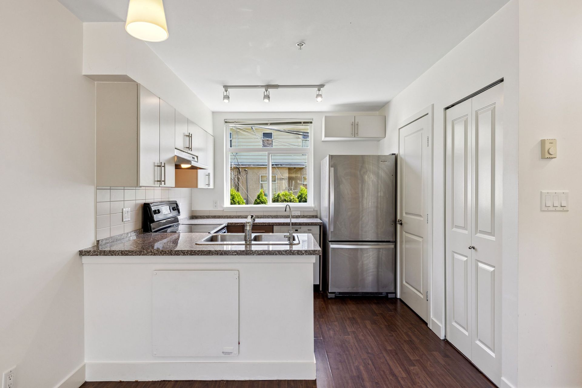 14-web-or-mls-014 at 204 - 5632 Kings Road, University VW, Vancouver West