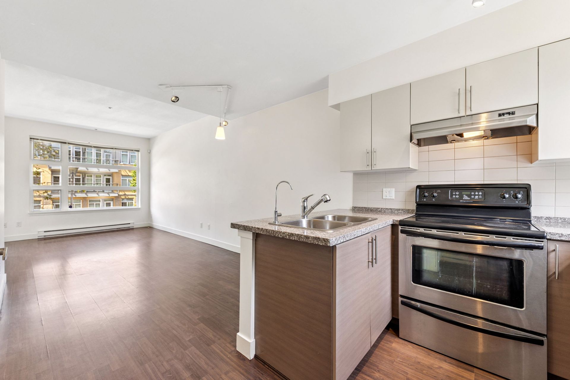 15-web-or-mls-015 at 204 - 5632 Kings Road, University VW, Vancouver West