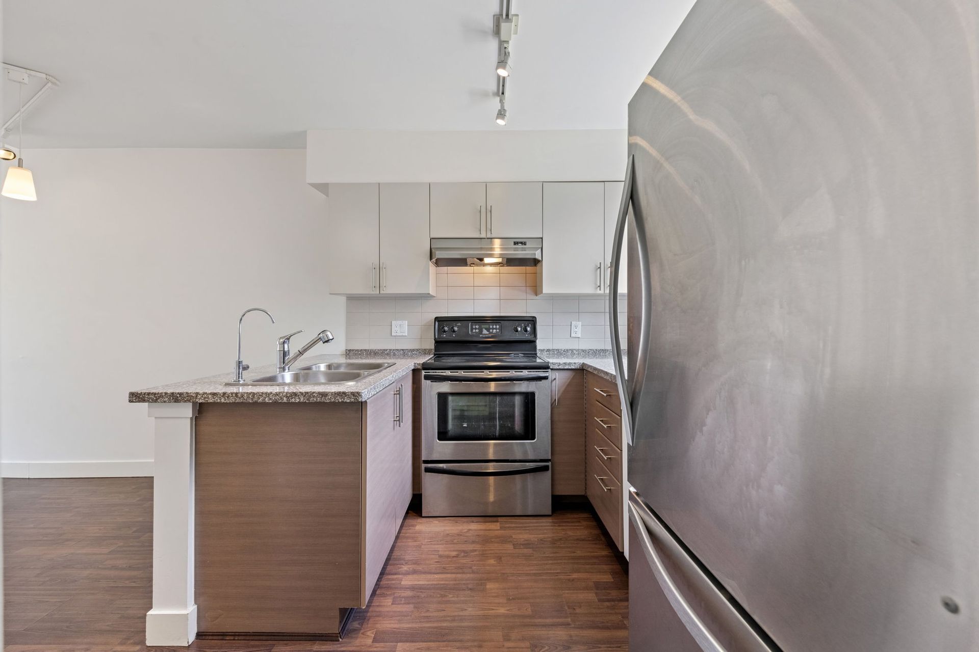16-web-or-mls-016 at 204 - 5632 Kings Road, University VW, Vancouver West