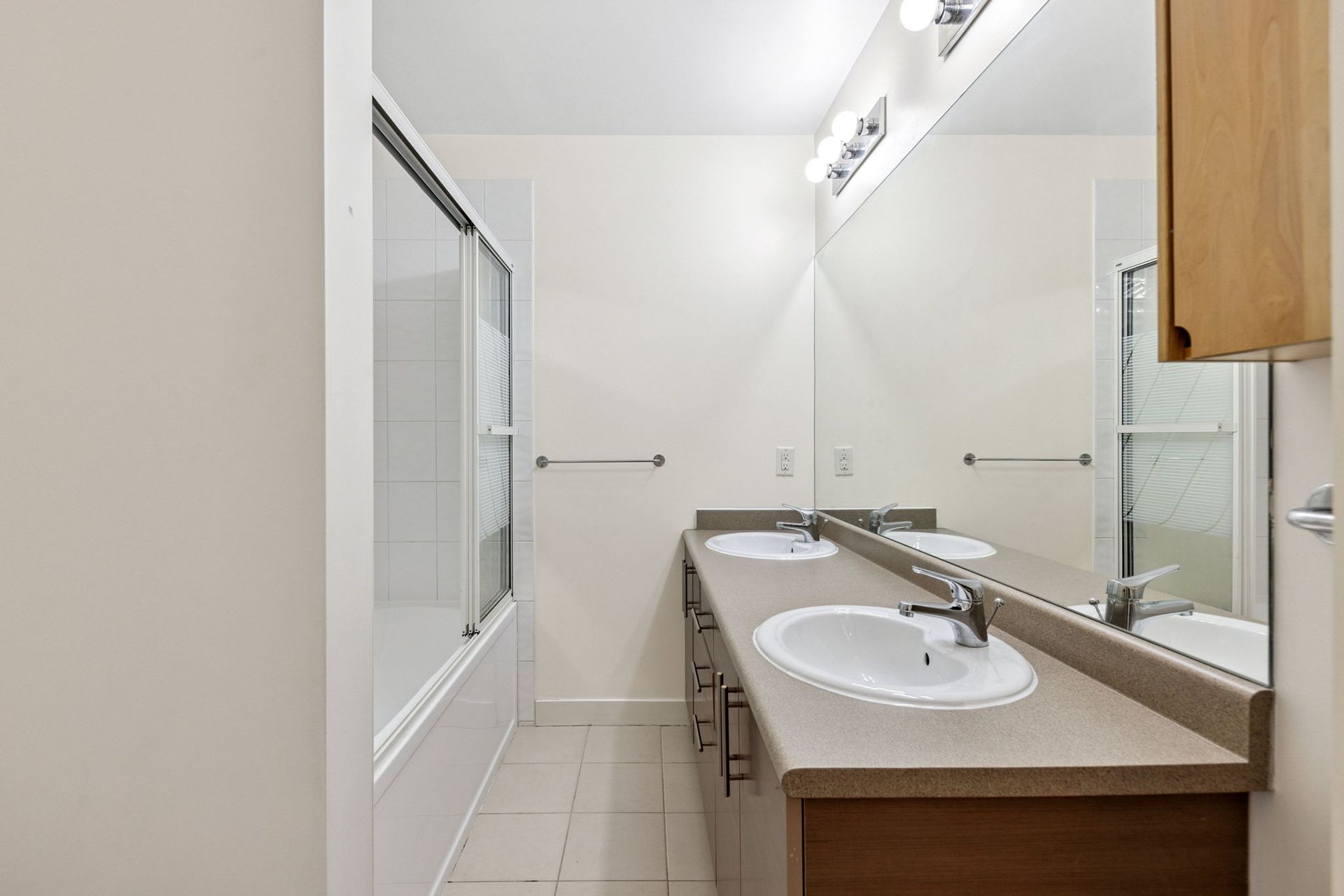 22-web-or-mls-022 at 204 - 5632 Kings Road, University VW, Vancouver West