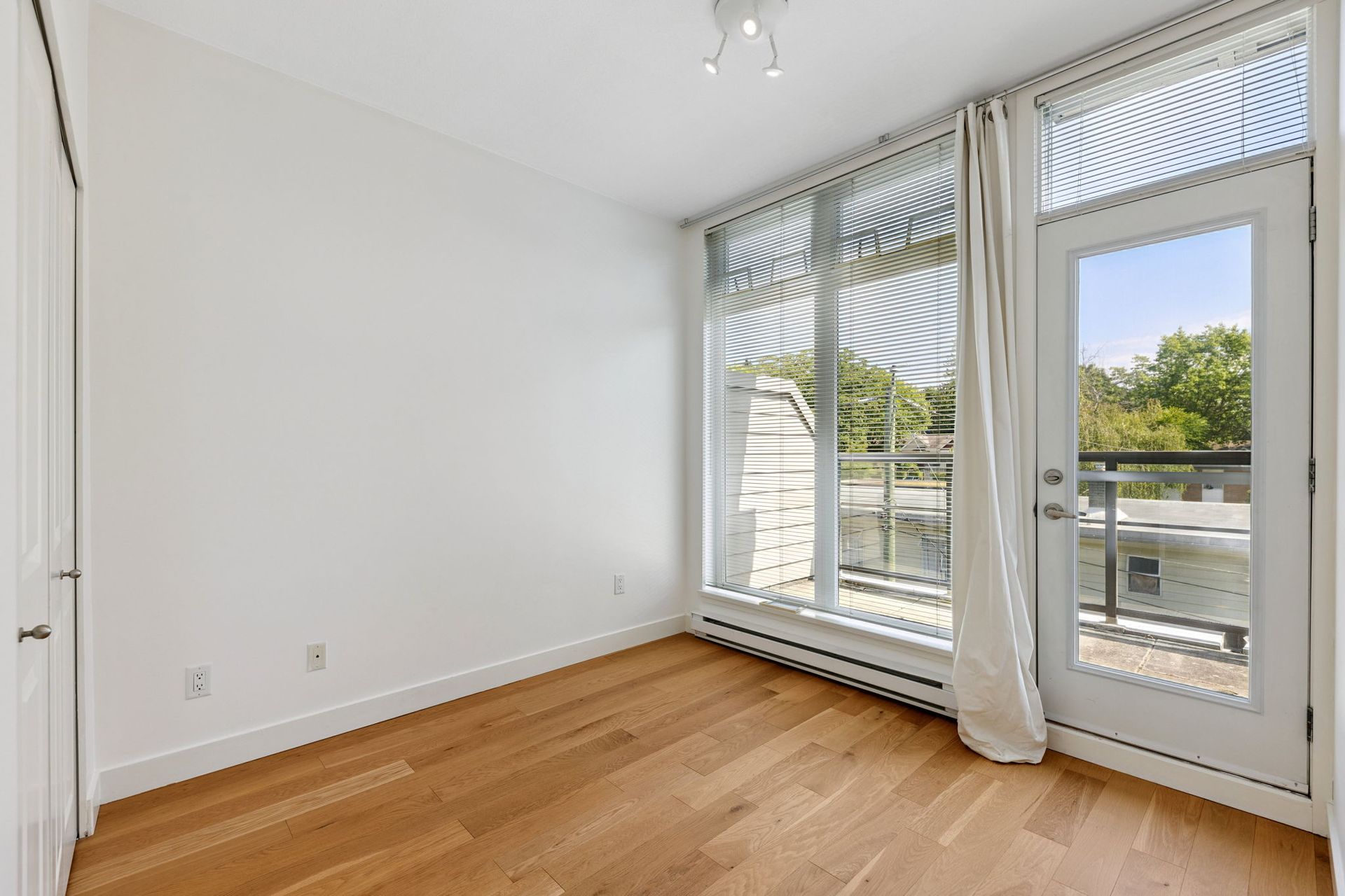 28-web-or-mls-028 at 204 - 5632 Kings Road, University VW, Vancouver West