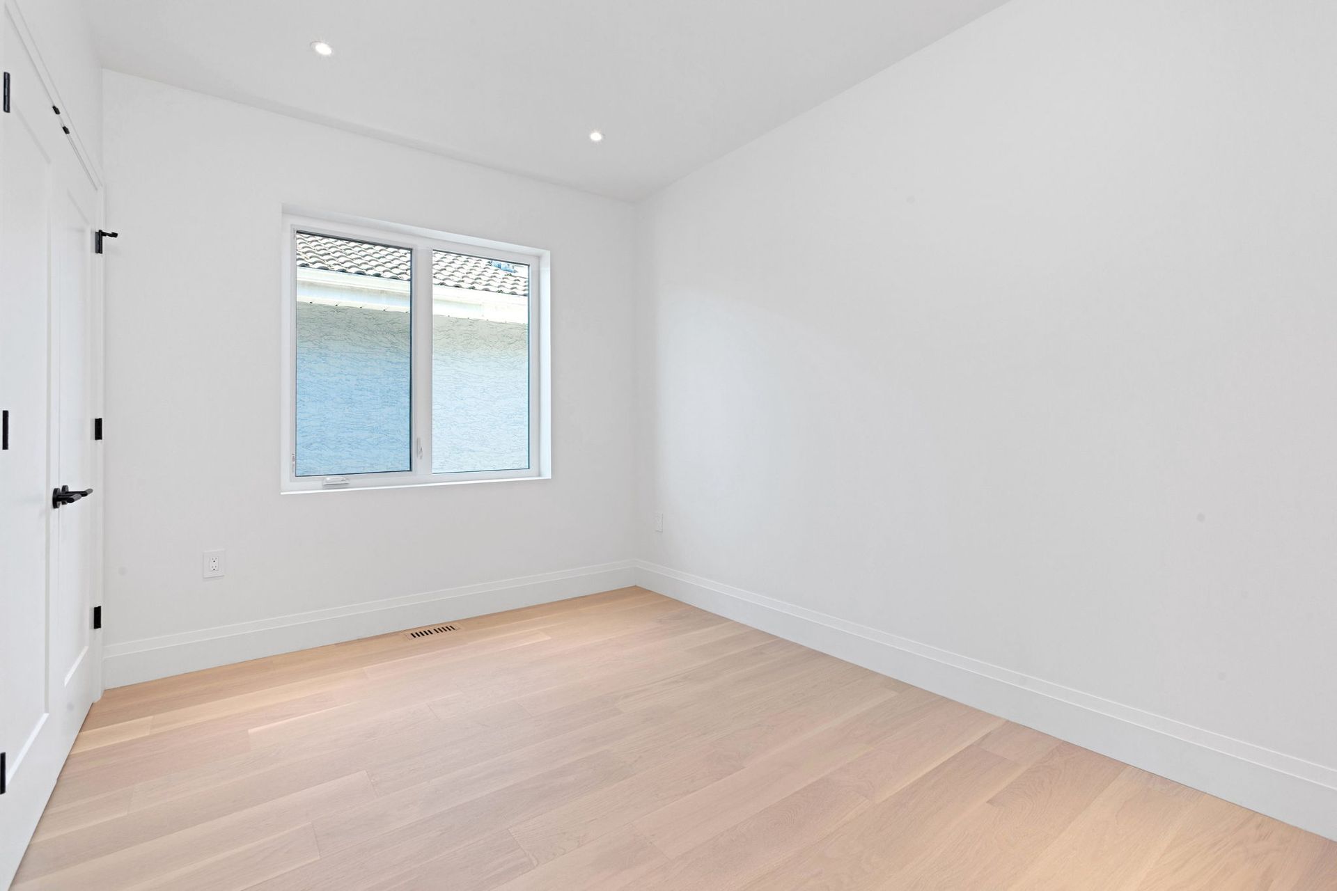 20-web-or-mls-020 at 2 - 1243 E 27th Avenue, Knight, Vancouver East