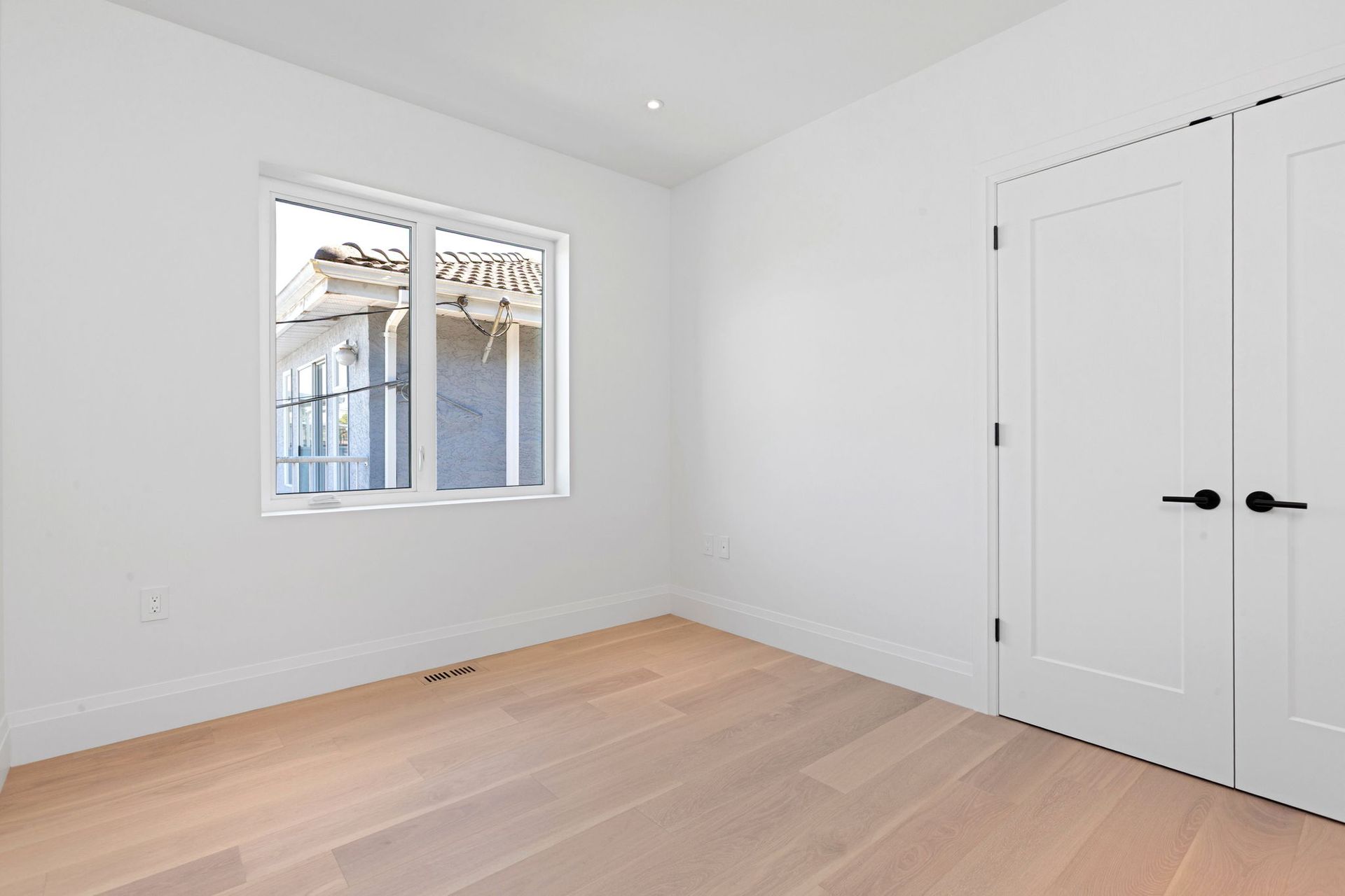 21-web-or-mls-021 at 2 - 1243 E 27th Avenue, Knight, Vancouver East