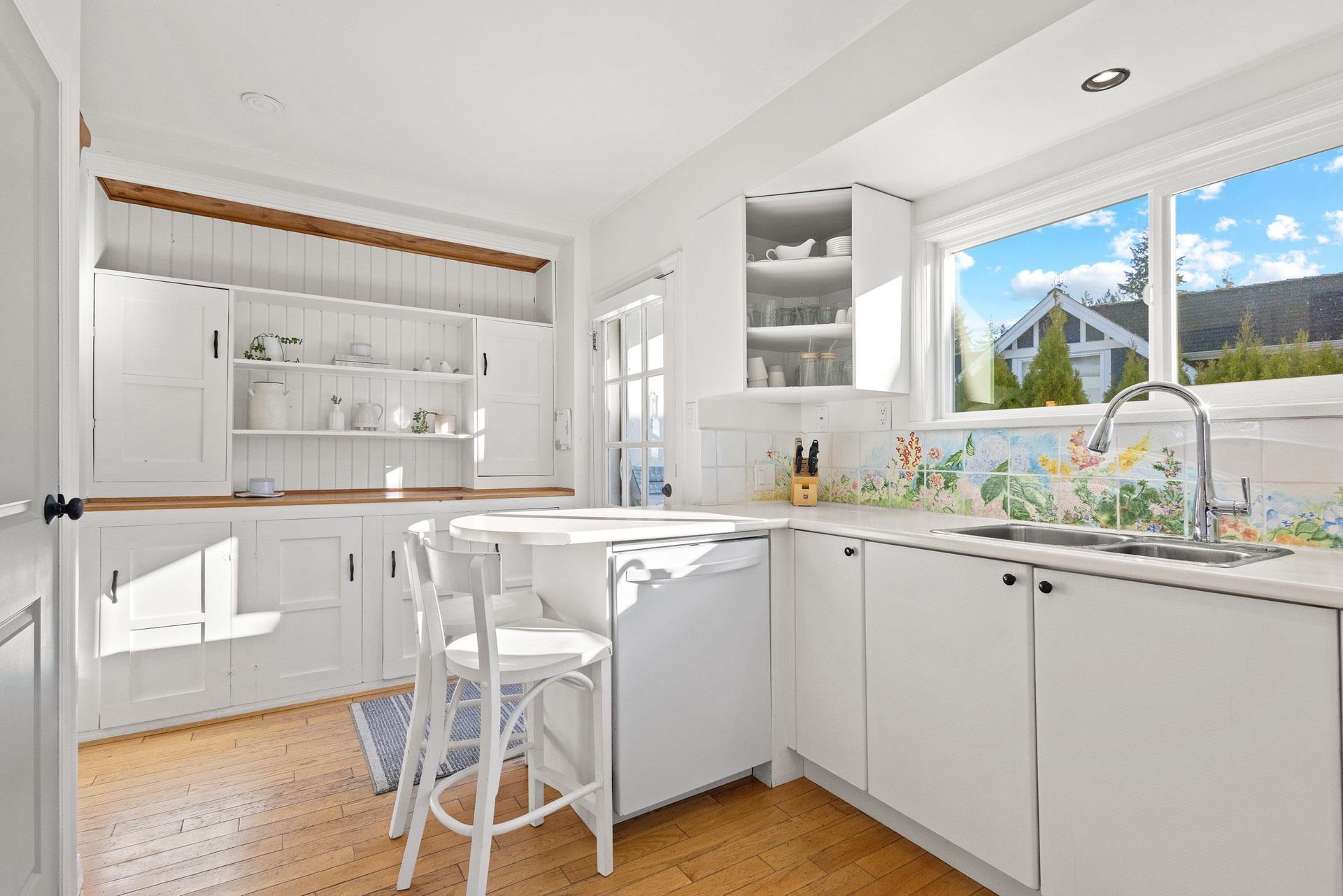 1275-brantwood-road-capilano-nv-north-vancouver-05 at 1275 Brantwood Road, Capilano NV, North Vancouver