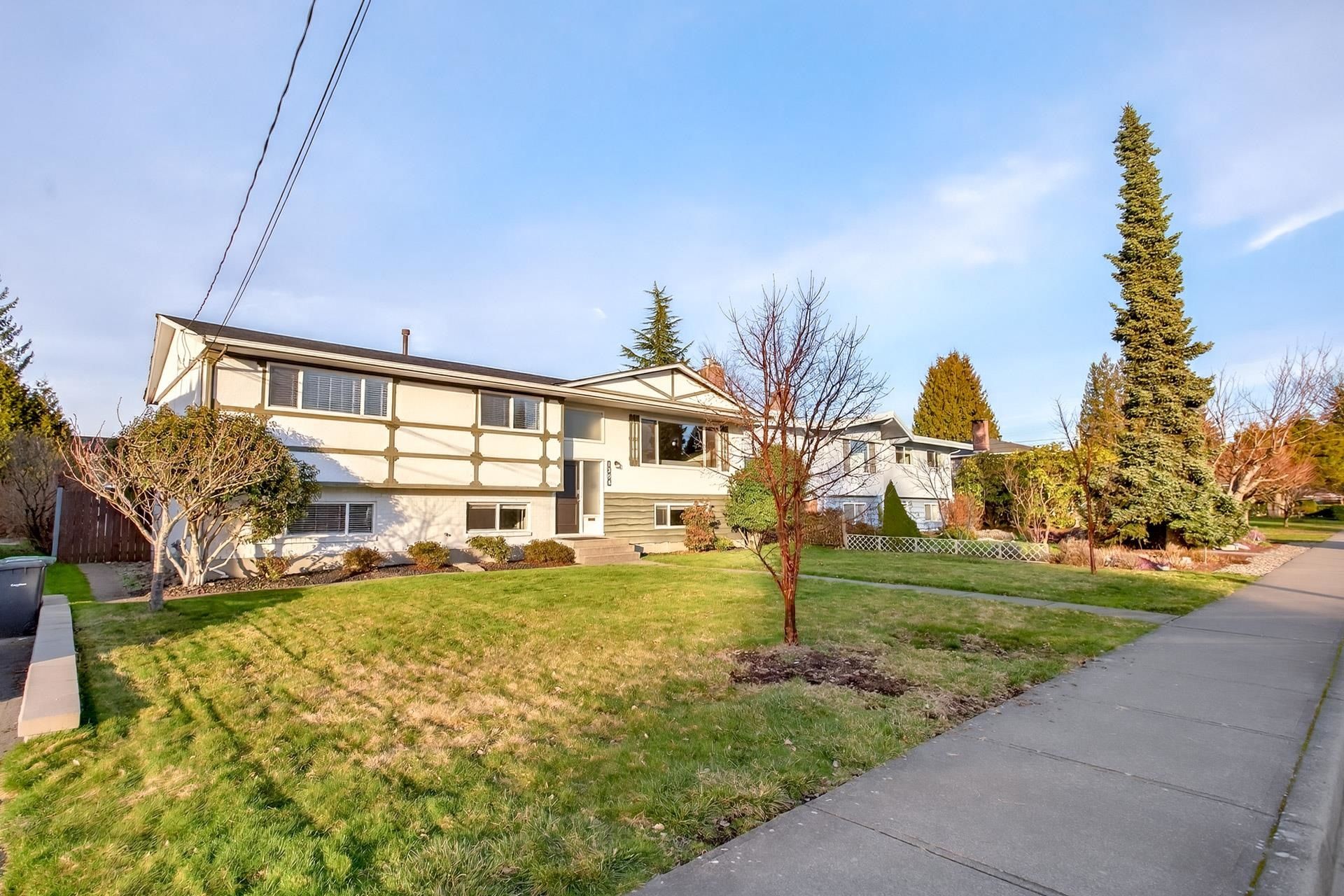 1205-brisbane-avenue-harbour-chines-coquitlam-03 at 1205 Brisbane Avenue, Harbour Chines, Coquitlam