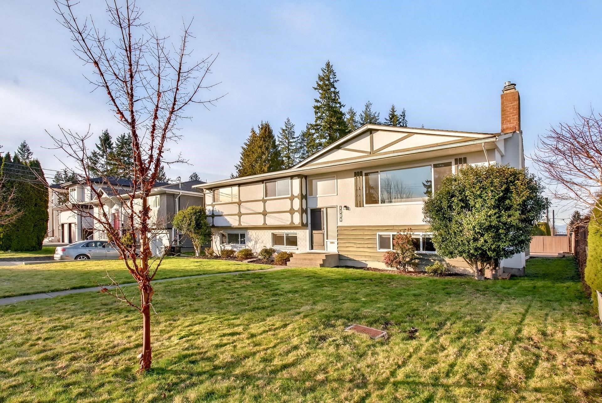 1205-brisbane-avenue-harbour-chines-coquitlam-04 at 1205 Brisbane Avenue, Harbour Chines, Coquitlam