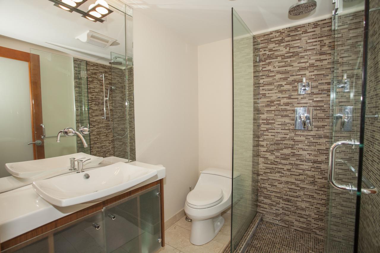 Suite Bathroom