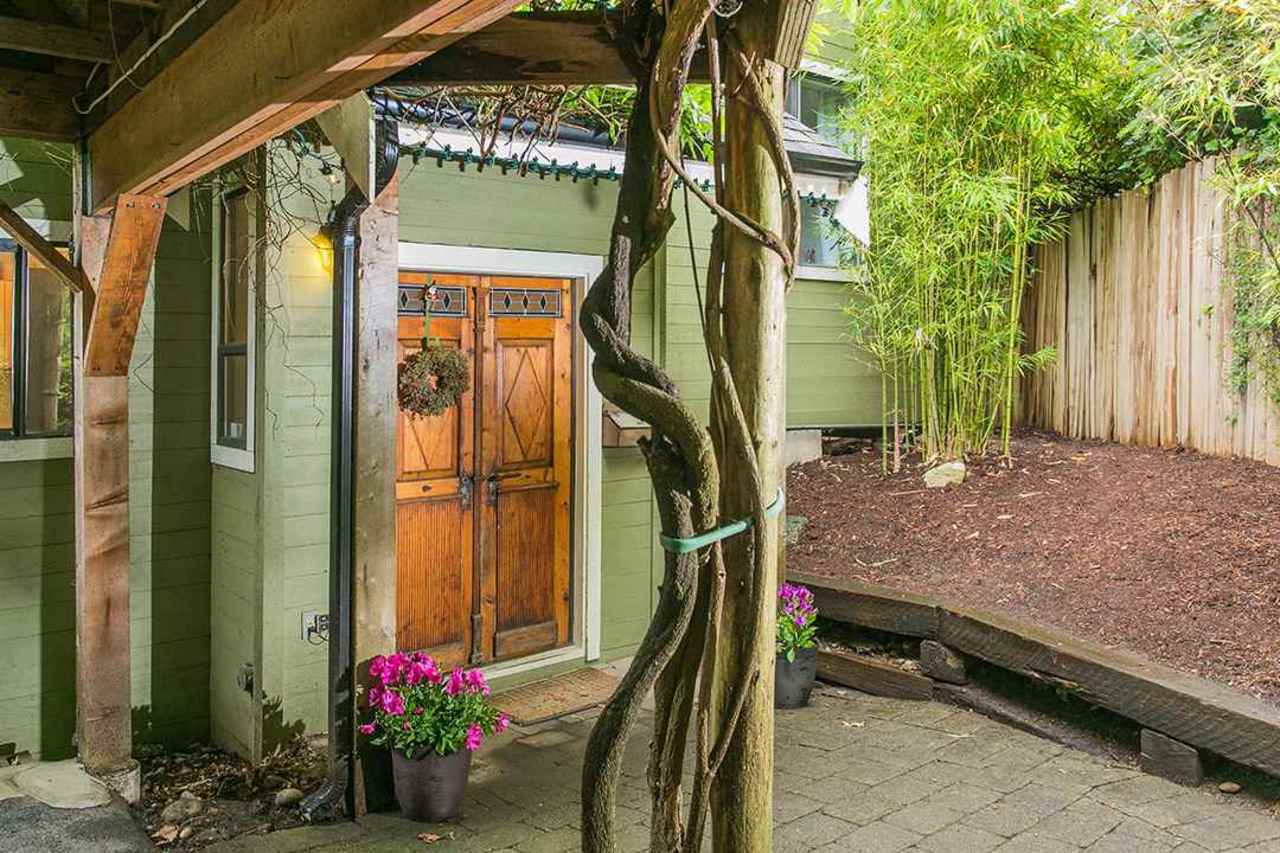 6810-hycroft-road-whytecliff-west-vancouver-05