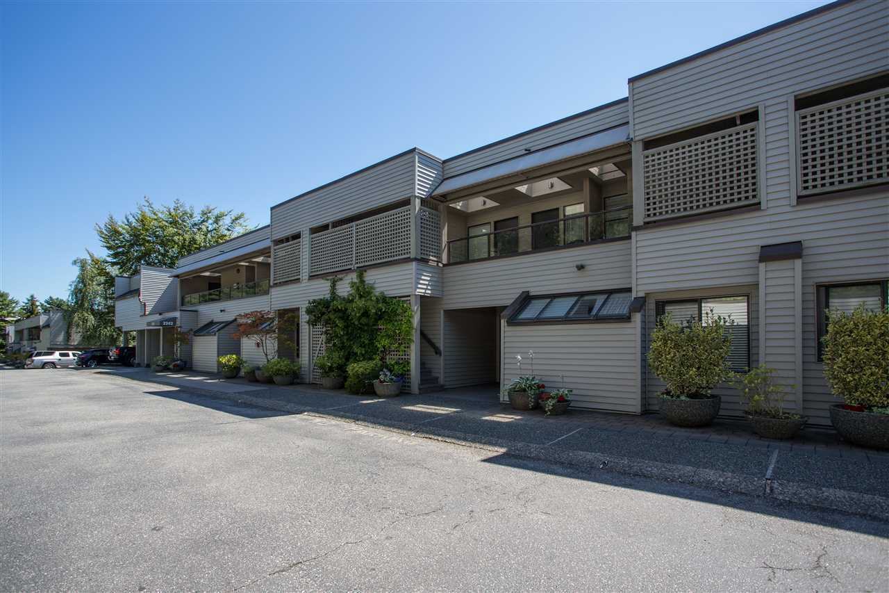 2242-folkestone-way-panorama-village-west-vancouver-32