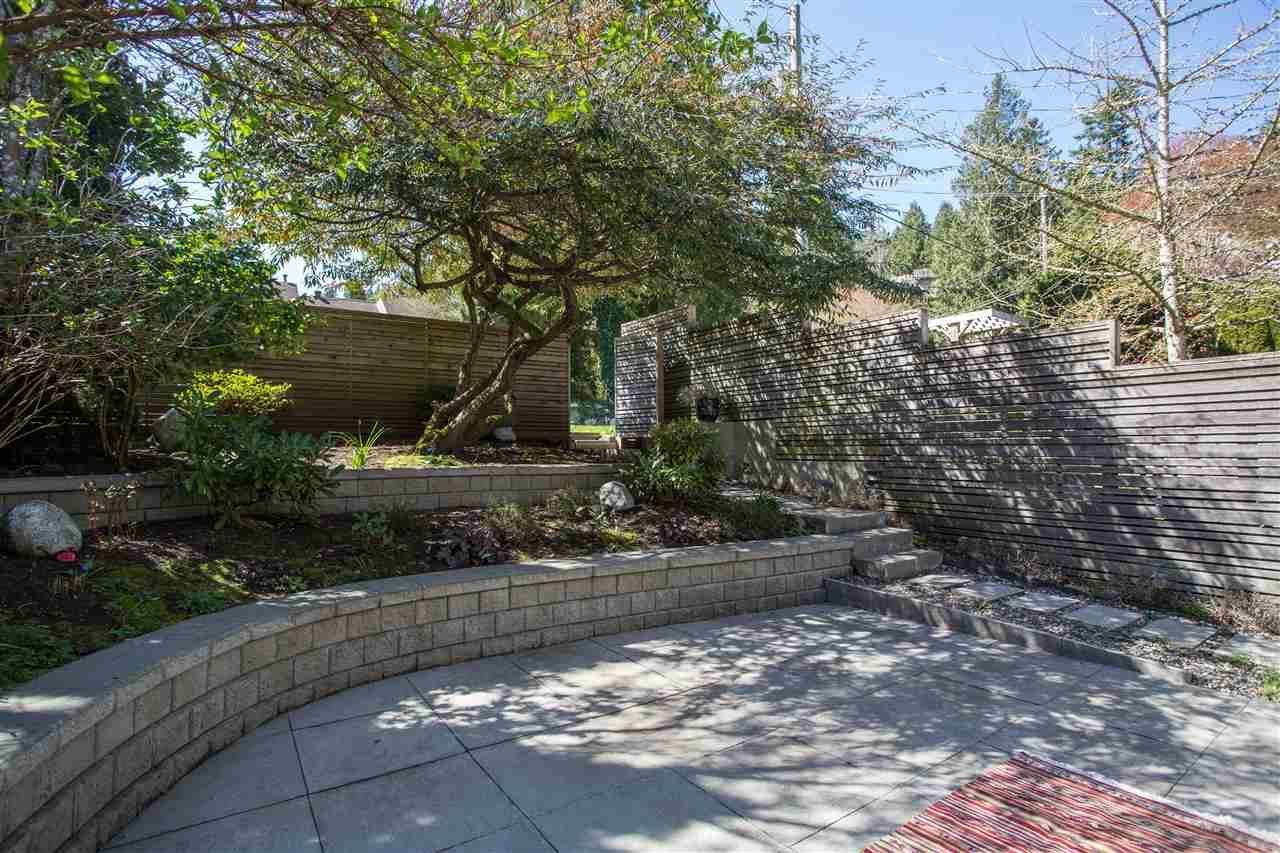6429-douglas-street-horseshoe-bay-wv-west-vancouver-03