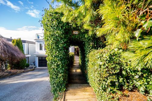 949-kent-street-white-rock-south-surrey-white-rock-02 at 949 Kent Street, White Rock, South Surrey White Rock