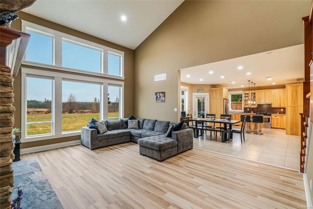 2070-sun-king-erringtoncoombshilliers-parksvillequalicum-07 at 2070 Sun King Road, Errington/Coombs/Hilliers, Parksville/Qualicum