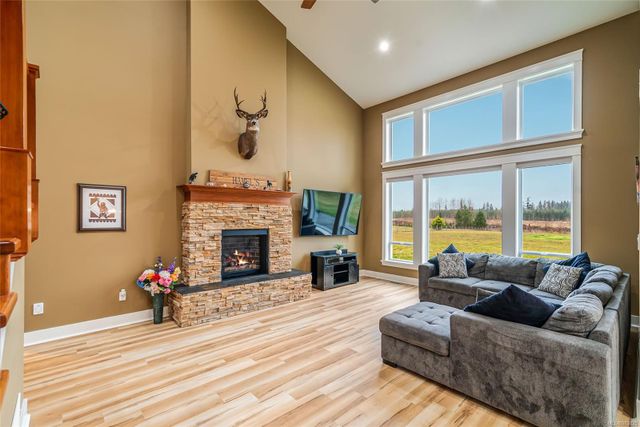 2070-sun-king-erringtoncoombshilliers-parksvillequalicum-08 at 2070 Sun King Road, Errington/Coombs/Hilliers, Parksville/Qualicum