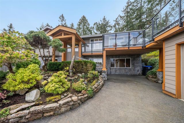 Front of House View at 1567 Haida Way, Nanoose, Parksville/Qualicum