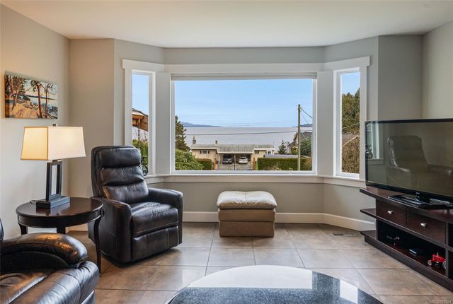 Living Area at 1567 Haida Way, Nanoose, Parksville/Qualicum